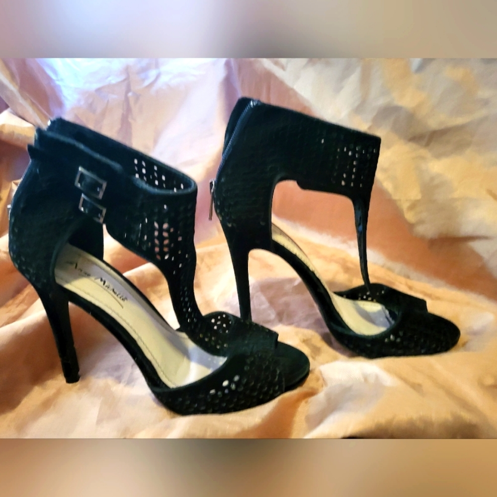 Anne Michelle heels